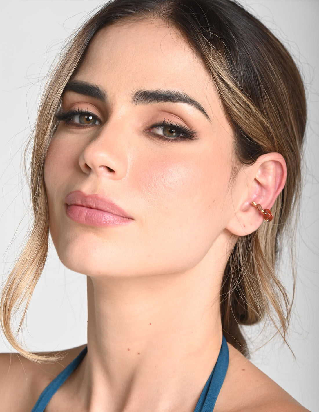 Ear Cuff Nala Lluvia De Oro + Ochre. Ear Cuff Color Lluvia De Oro + Ochre