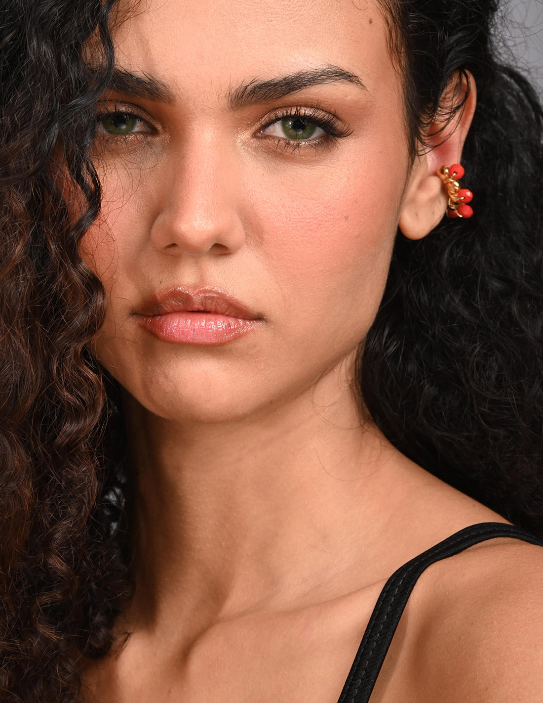 Ear Cuff Coil Murano Coral. Ear Cuff Color Coral