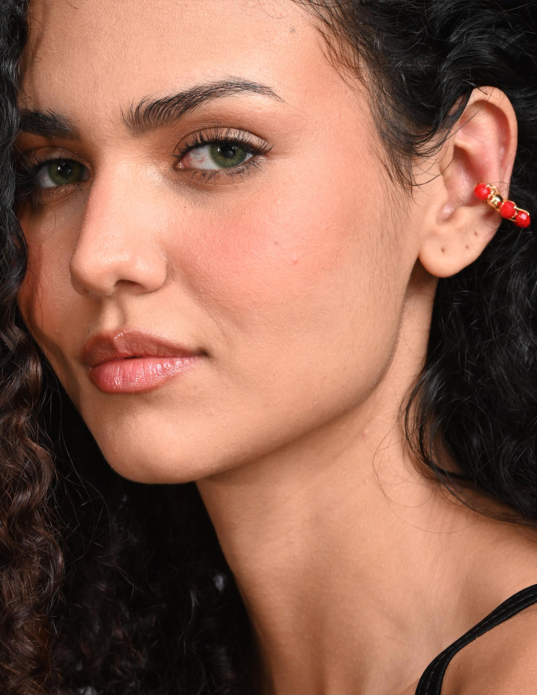 Ear Cuff Coil Murano Red. Ear Cuff Color Red