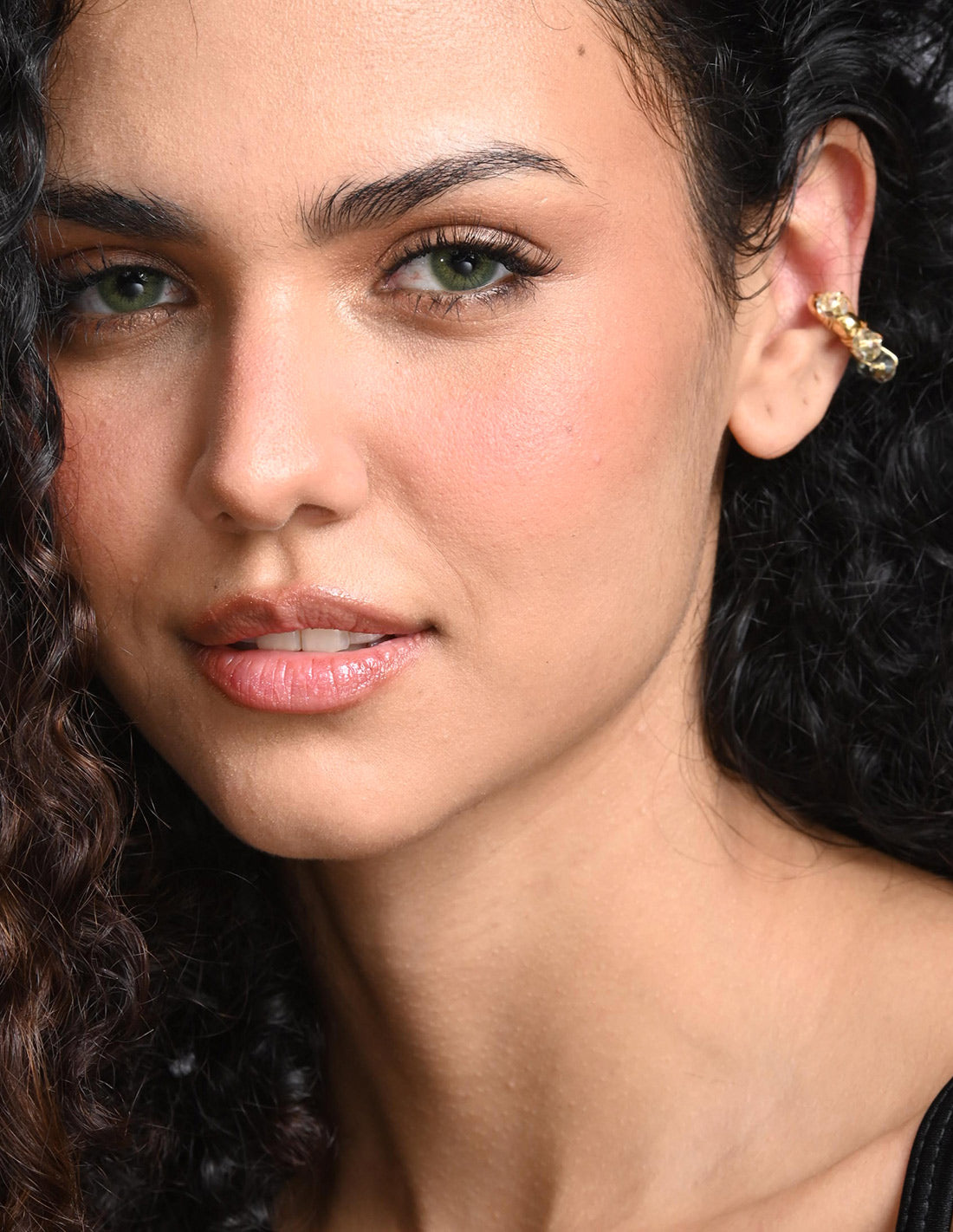 Ear Cuff Coil Murano Ochre Tornasol. Ear Cuff Color Ochre Tornasol