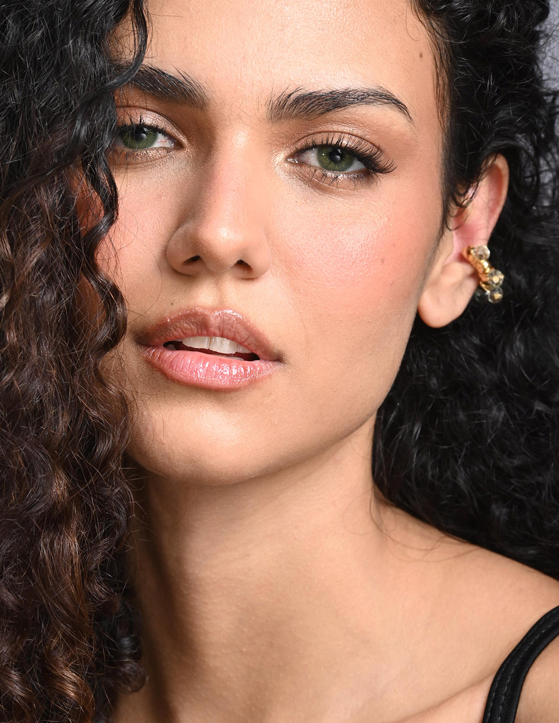Ear Cuff Coil Murano Ochre Tornasol. Ear Cuff Color Ochre Tornasol