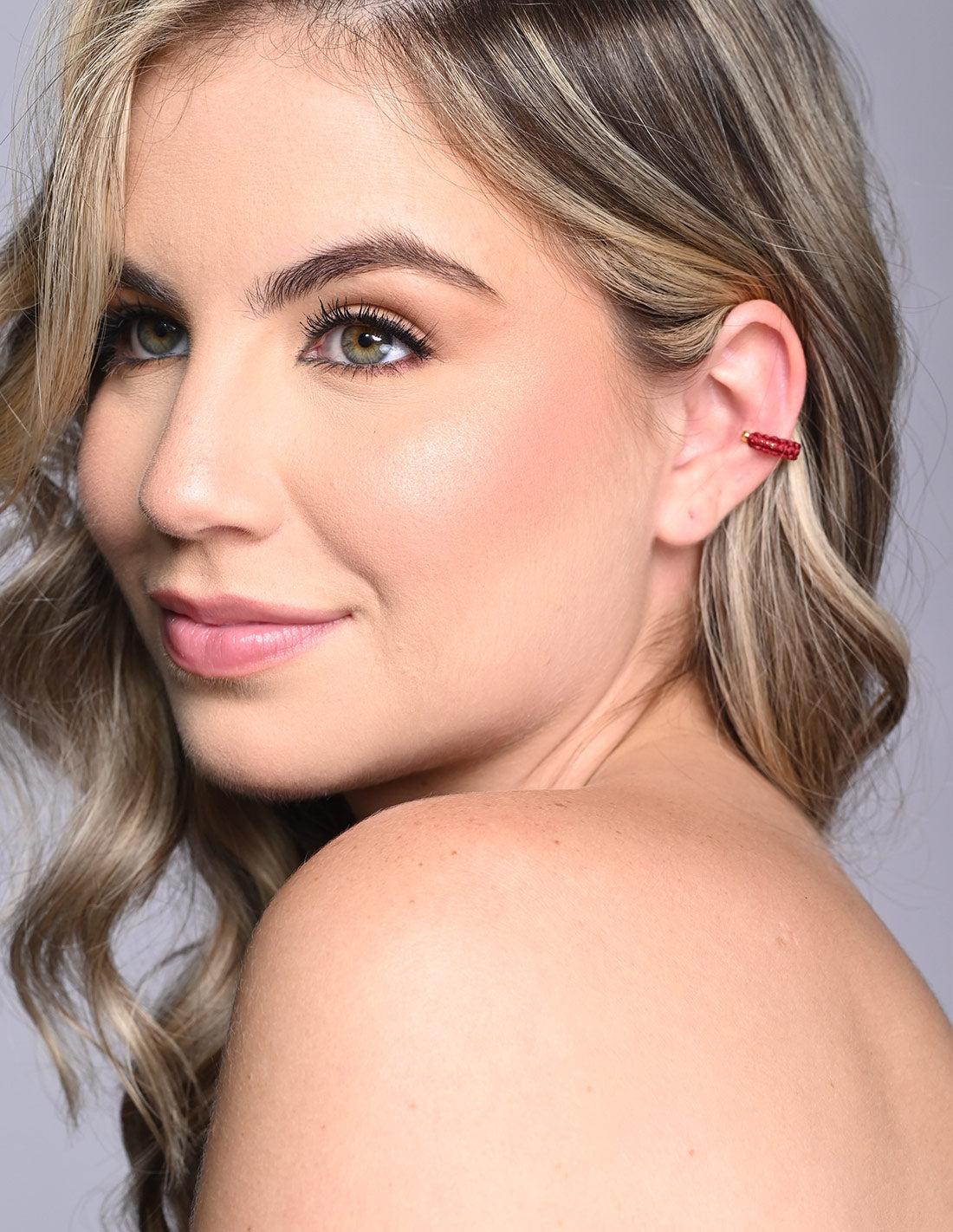 Ear Cuff Luna Creciente Red Wine. Ear Cuff Color Red Wine