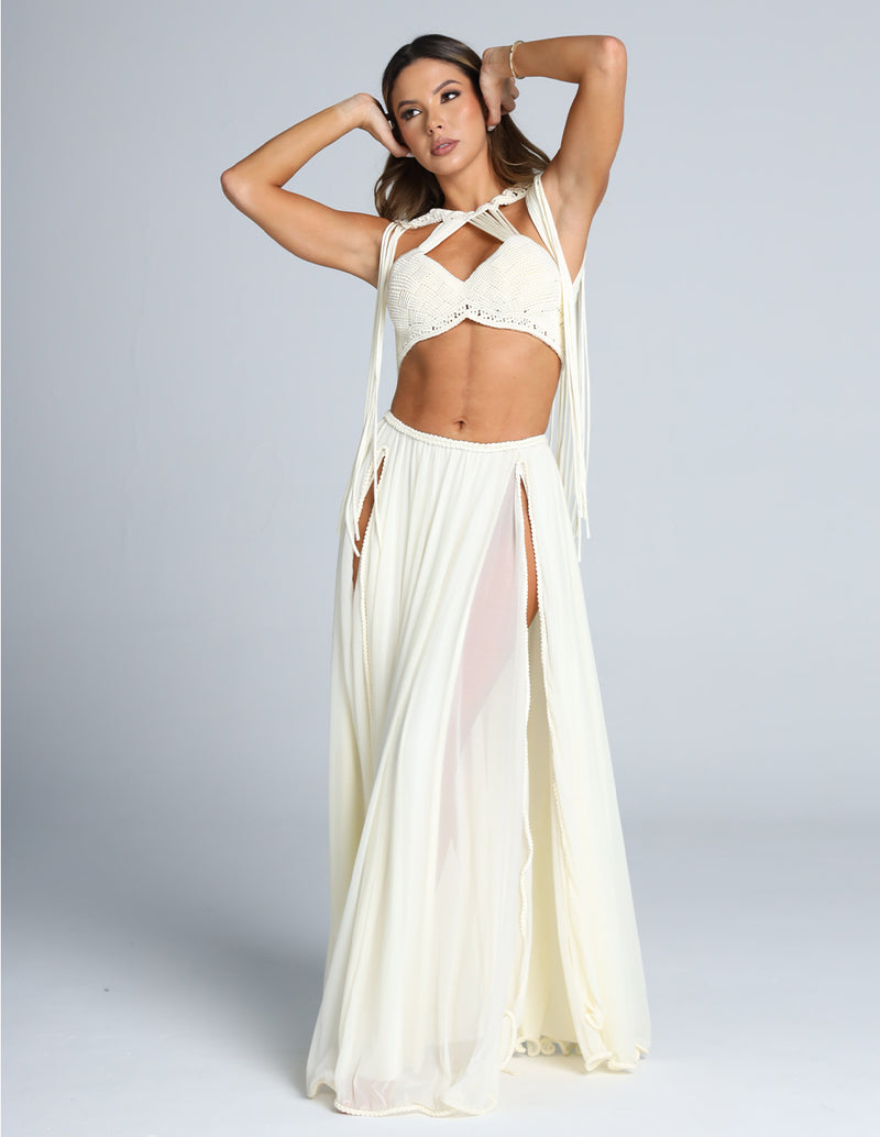 Outfit: Crop Top Warrior & Falda Blooming Marfil