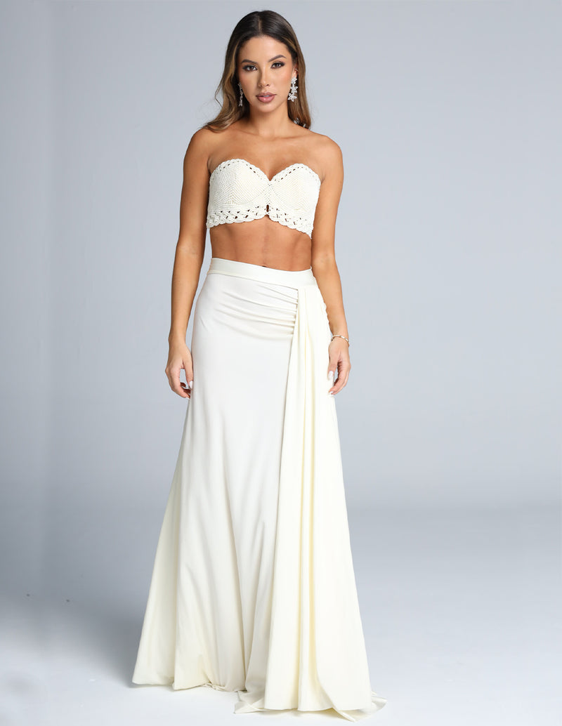 Outfit: Crop Top Lovar & Falda Prega Marfil