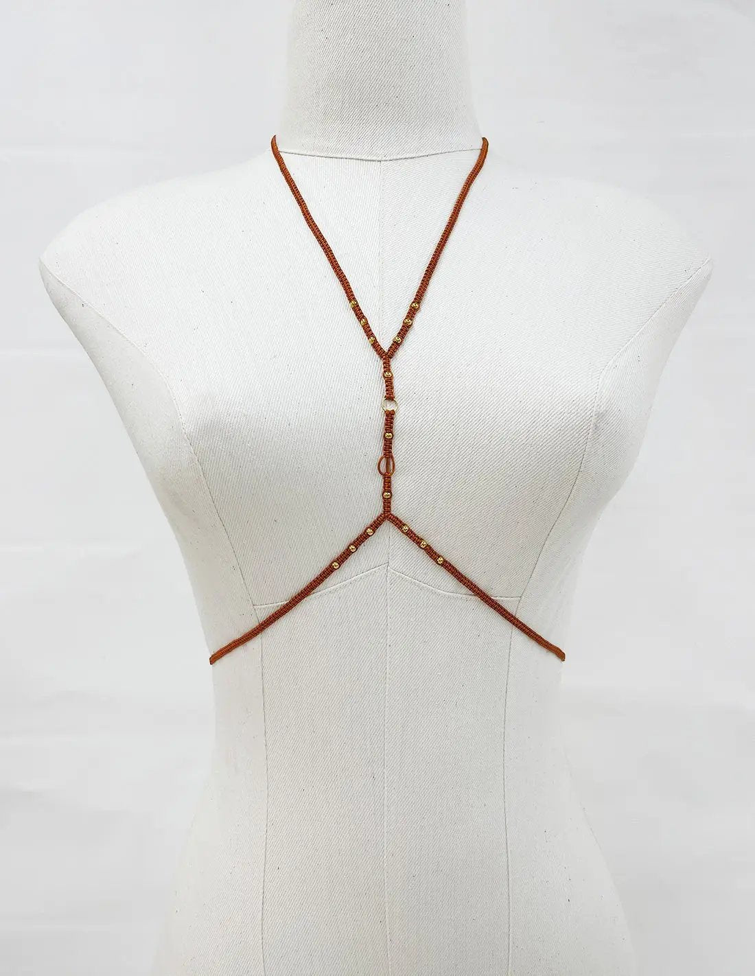 Body Chain Sentellas Café. Body Chain Color Café. Entreaguas