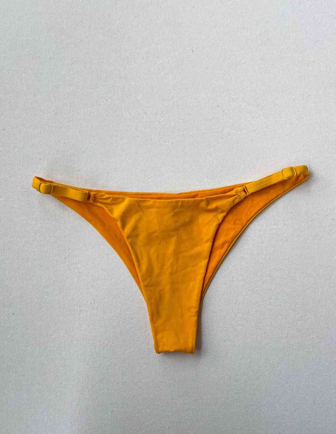 Panty 2 Mostaza. Panty De Bikini Color Mostaza. Entreaguas