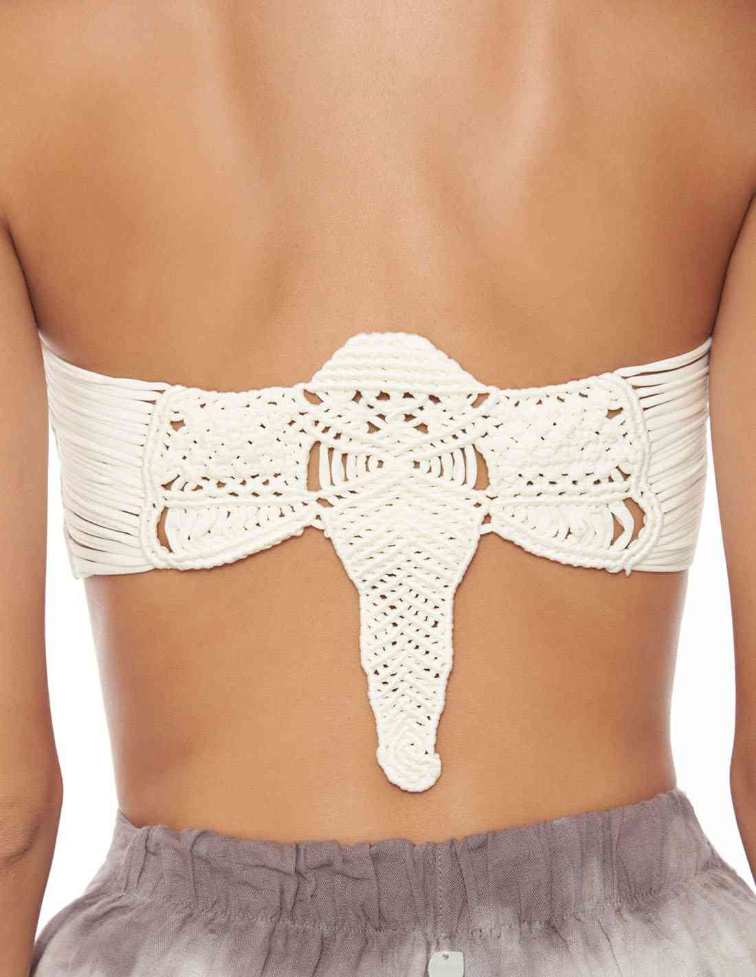 Top Ikoku Marfil. Bikini Top Con Macramé Color Marfil. Entreaguas