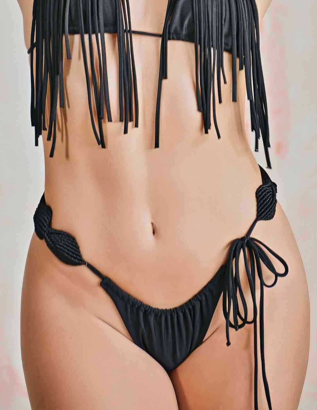 Panty Move Negro. Panty De Bikini Con Macramé Color Negro. Entreaguas
