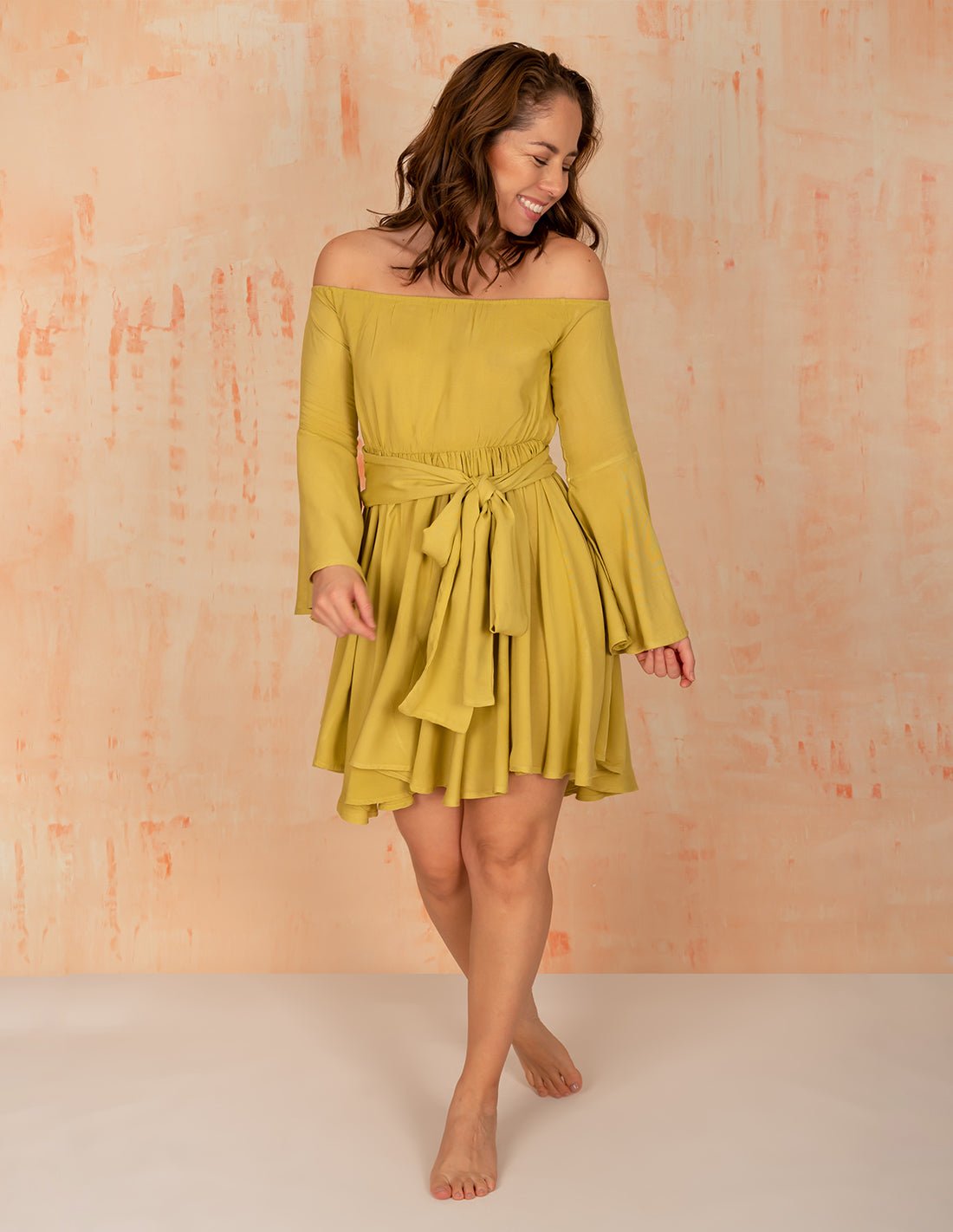 Vestido Butterfly Mind Olive. Vestido Teñido A Mano Color Mind Olive. Entreaguas